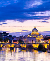 Plakat A view along the Tiber River towards Vatican City in Rome, Italy.