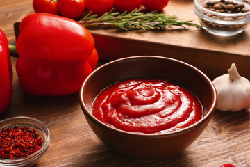 Bowl with tomato sauce on table