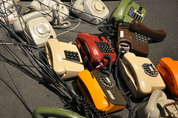 alte schnurgebundene Telefone