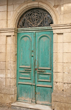 old green doors in Retymno