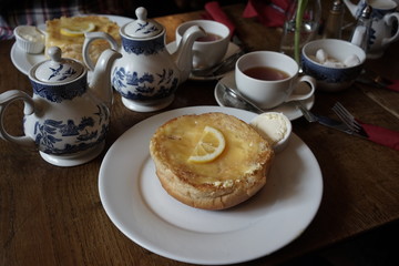 Lemon bun with English tea