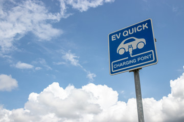 EV QUICK　電気自動車の充電
