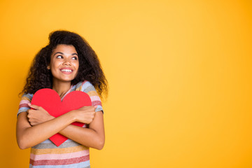 Portrait of her she nice attractive cheerful cheery glad kind wavy-haired girl in striped t-shirt...