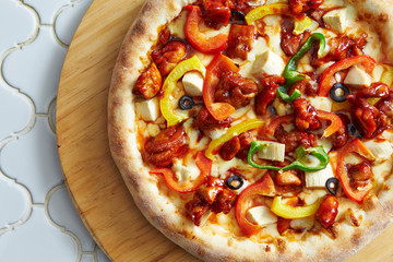 Spicy chicken and mushroom pizza 