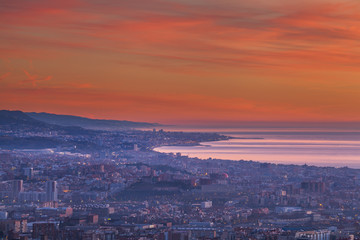 Fototapeta na wymiar Beautiful sunrise in Barcelona