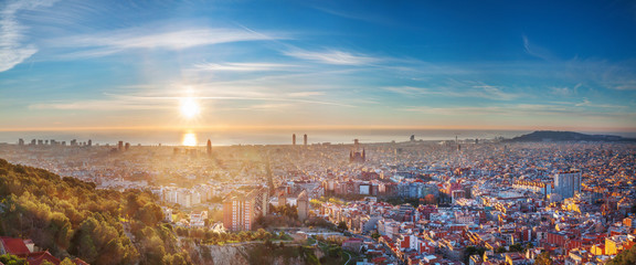 Beautiful sunrise in Barcelona - obrazy, fototapety, plakaty