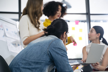 Obraz premium Business people are working meeting at creative office workplace.Happy group of Asian creative team Brainstorming