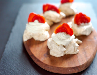 Obraz na płótnie Canvas Pavlova dessert, the meringue with strawberries