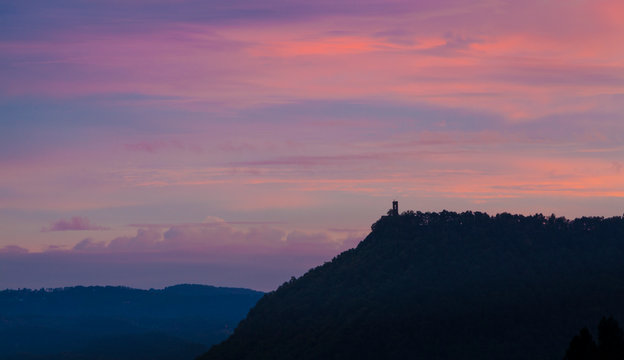 Ermita de Sant Sebasti&agrave; (Vic, Santa Eul&agrave;lia de Riuprimer) al atardecer (vista desde la Creu de Gurb). Vic, Osona, Catalunya.