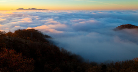 Amanecer en el Solsticio de Invierno desde el Santuario de Bellmunt (Santuari de Bellmunt), Sant Pere de Torelló, Osona, Barcelona, Catalunya