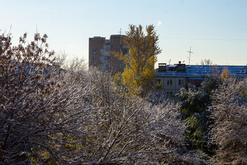 city autumn morning with snow