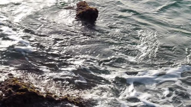Video of the waves breaking against the rocks of Port Ginesta in Barcelona.