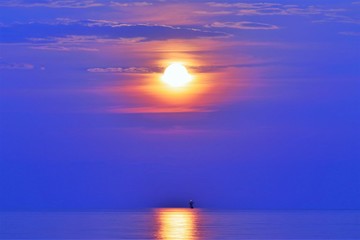 Snow moon in Adriatic sea in Italy © WALTER HURST