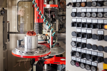 Robot machine that winds and inserts the coils into the armature of an electric motor