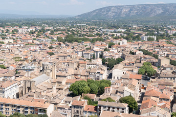 Fototapeta na wymiar cavaillon roof top view from hill in south france vaucluse