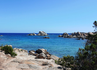 il bel mare dell'isola de La Maddalena in Italia