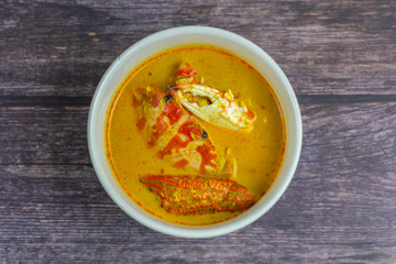 Grab curry sauce on wood table.