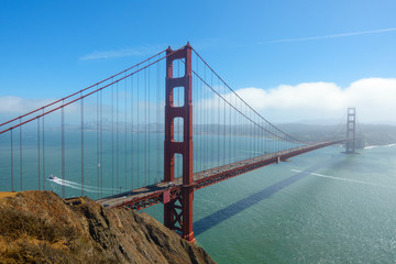 Fototapeta na wymiar Golden Gate Bridge at sunny day