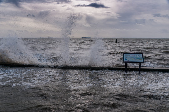 Southend, Essex, UK - 10 february 2020: Storm Ciara Brings high winds and rough seas to Britains coastlines. © dave0992
