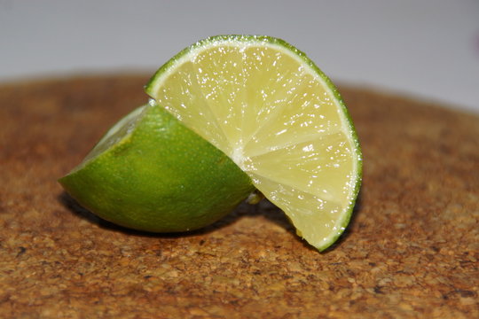 Morceaux d'un citron vert