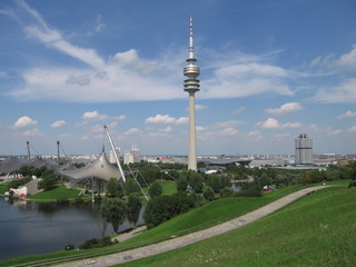 Naklejka premium Olympiaturm und Olympiapark in München