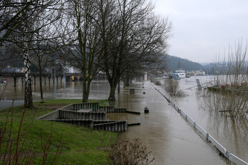 Rheinpromenade in Vallendar bei Hochwasser im Februar 2020 - Stockfoto