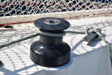 winch della randa di una barca a vela