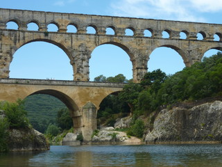 Fototapeta na wymiar pont du Garde
