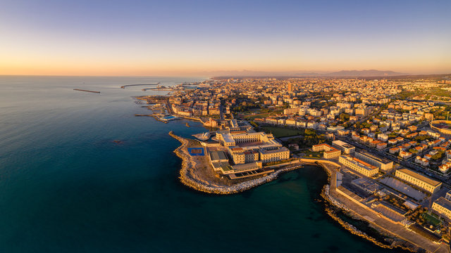 Fotografie aeree dell'accademia nvale di livorno durante l'ora d'oro