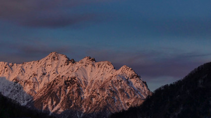北アルプス　雪山　冬　日没　空　