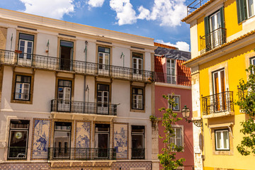 Obraz premium colorful houses in lisbon portugal