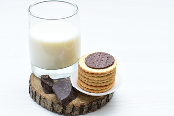 Chocolate cookies accompanied by glass of milk