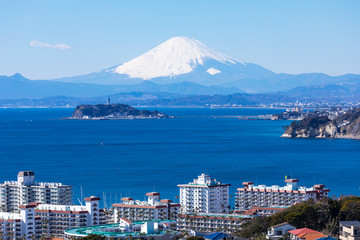 (神奈川県-風景)高台から望む江の島と富士４