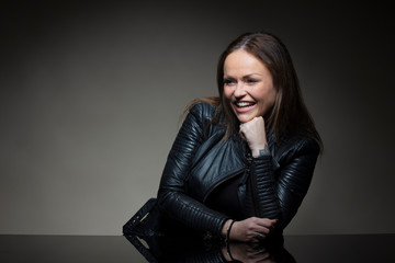 Portrait de femme au bureau 