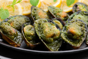 seafood mussels with lemon, parsley and garlic