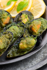 seafood mussels with lemon, parsley and garlic