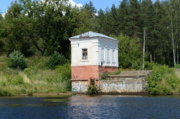 Inactive ferry crossing No. 6 on the Moscow Canal