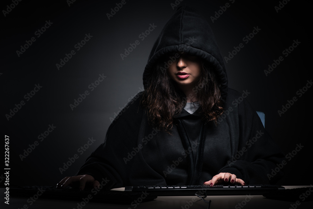 Aufkleber female hacker hacking security firewall late in office
