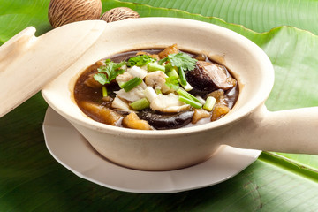 Braised Fish Maw in Red Gravy, Fish maw soup in bowl