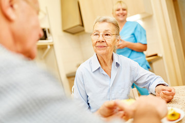 Fototapeta premium Seniors in the kitchen of the senior citizens apartment