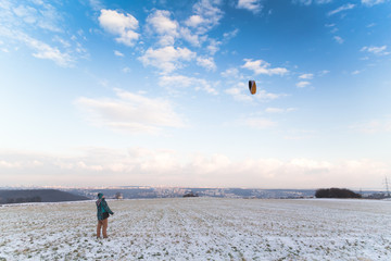 Winter kiting with a city in the background
