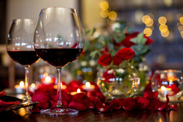 horizontal photo closeup of glasses with red wine
