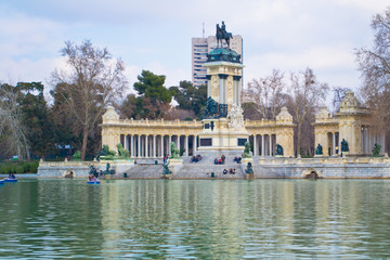 Fototapeta na wymiar large pond of the Retiro and Monument to Alfonso XII in the Retiro Park, Madrid, Spain