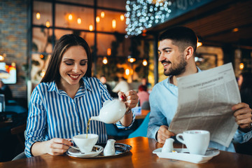couple in cafeteria drinking tea
