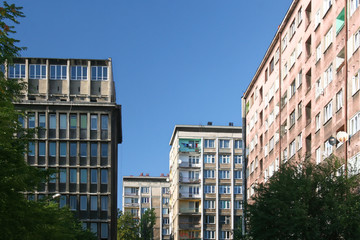 Budynki mieszkalne - balkony i okna - obrazy, fototapety, plakaty