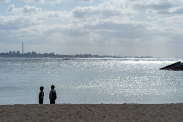 海と子供
