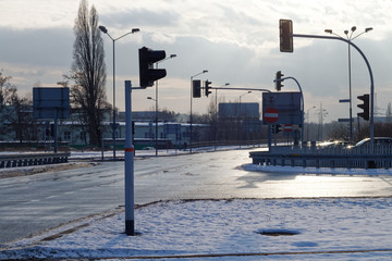 Skryzowanie ze swiatłami drogowymi © Miroslaw