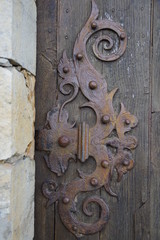 Porte en bois ancienne et ferronerie 