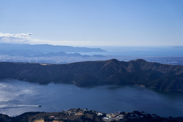 芦ノ湖越しに見える駿河湾