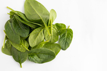 Obraz premium bunch of spinach leaves on a white background